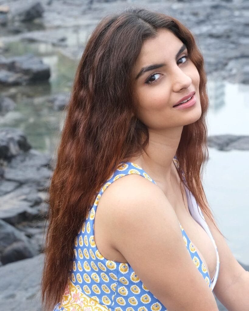 Notable Roles: Anveshi gained fame through her role in the Ullu series "Gandii Baat," where her portrayal of a complex character won her a massive fan following. Her on-screen presence and bold performances have made her one of the most sought-after actresses on the platform.